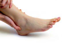¿Cómo afecta la artritis reumatoide a los tobillos? La AR puede causar inflamación en las articulaciones del tobillo.