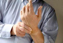 ¿Cómo afecta la artritis reumatoide a las muñecas? La AR puede causar rigidez e hinchazón en la muñeca