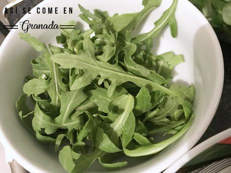 Ensalada agridulce con vinagreta de frambuesas. Juego de blogueros 2.0 Ensalada agridulce con vinagreta de frambuesas. Juego de blogueros 2.0