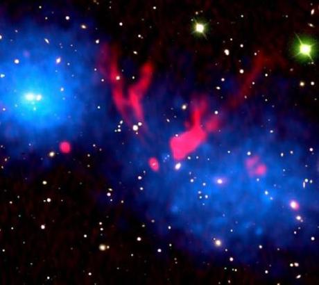Observado el tremendo choque de dos cúmulos de galaxias