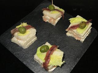 CANAPÉS DE ATÚN Y ANCHOAS