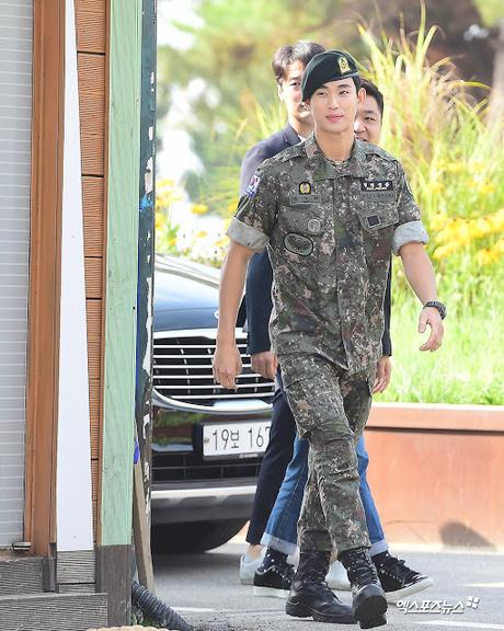 Atención: Se reporta que el hermoso Kim Soo Hyun salió del servicio militar Atención: Se reporta que el hermoso Kim Soo Hyun salió del servicio militar