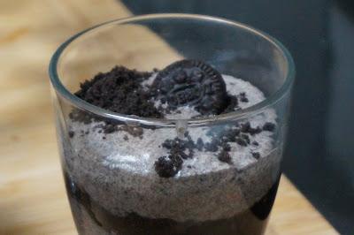 Vasitos con crema de galletas oreo