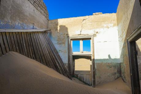 Sand-dune-in-Kolmanskop.jpg.optimal ▷ Explorando Kolmanskop: la ciudad fantasma del desierto de Namibia