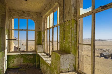 Green-walls-and-views-of-Kolmanskop.jpg.optimal ▷ Explorando Kolmanskop: la ciudad fantasma del desierto de Namibia