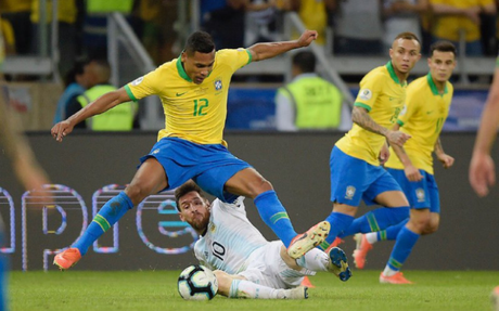 Brasil venció 2-0 a Argentina y jugará la final en el Maracaná.