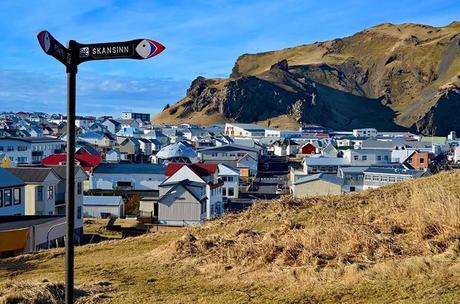 ▷ Islas Westman – Su guía a la isla Heimaey en Islandia Vestmannaeyjabaer-town-on-Heimaey-island.jpg.optimal ▷ Islas Westman - Su guía a la isla Heimaey en Islandia