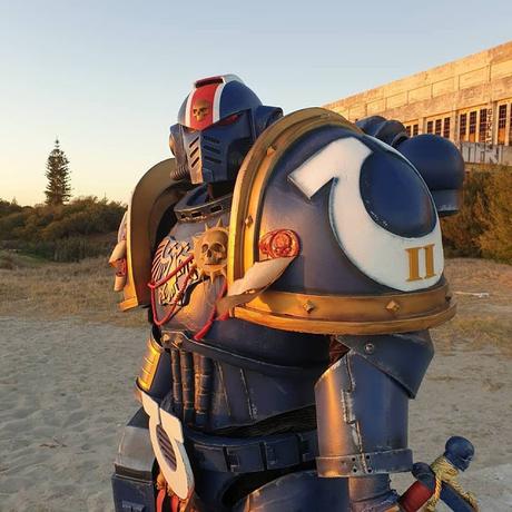 Genial cosplay de teniente Primaris de los Ultramarines