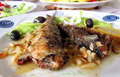 Sardinas marinadas con cebolla y piñones Sardinas marinadas con cebolla y piñones