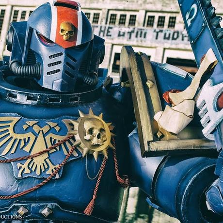 Genial cosplay de teniente Primaris de los Ultramarines