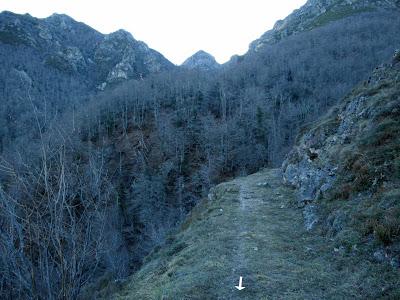 La Foceicha-Las Navariegas-La Piedra-El Cuernu l´Aguil-Cuevas