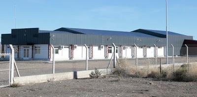 Gutiérrez recorrió la planta de procesamiento de pescado en Piedra del Águila