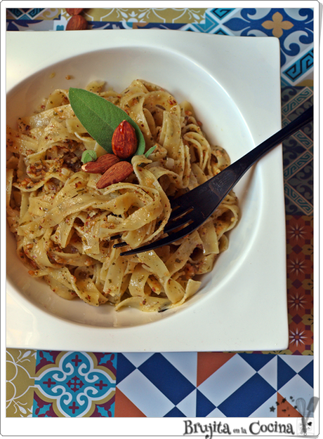 Pasta con pesto de salvia y almendras Pasta con pesto de salvia y almendras