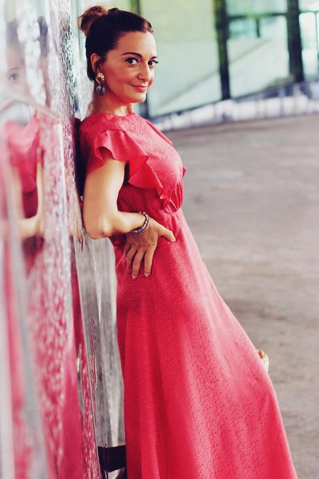 Con vestido largo en el Fórum