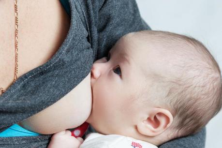 Cómodas prendas para amamantar a tu bebé