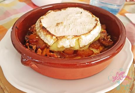 CAMEMBERT CON MANZANA CARAMELIZADA Y NUECES CAMEMBERT CON MANZANA CARAMELIZADA Y NUECES