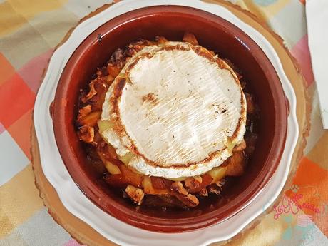 CAMEMBERT CON MANZANA CARAMELIZADA Y NUECES CAMEMBERT CON MANZANA CARAMELIZADA Y NUECES