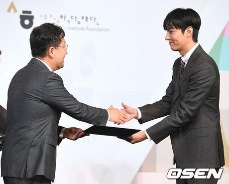 Así de hermoso lució Lee Min ho en la ceremonía de nombramiento de embajador del Instituto Rey Sejong