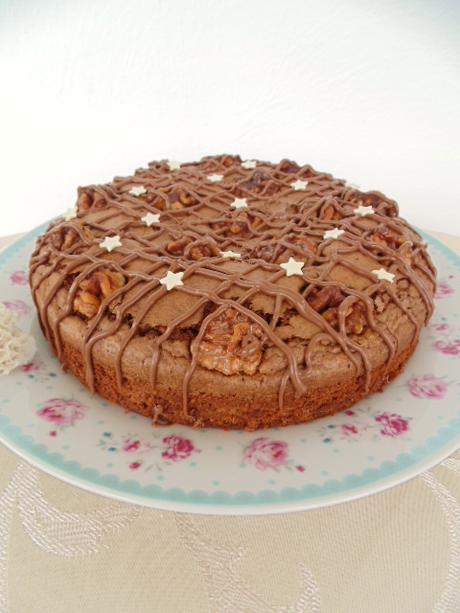 Pastel de nueces, chocolate y aove