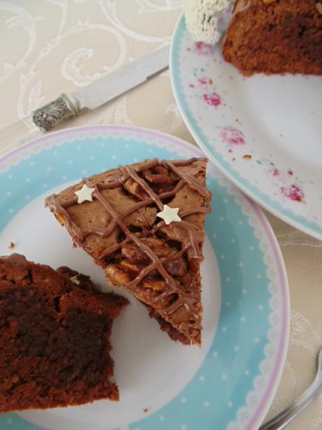 Pastel de nueces, chocolate y aove