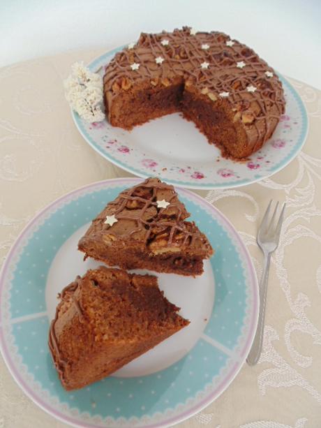 Pastel de nueces, chocolate y aove