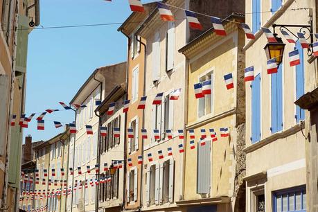 bastille-day-flags-france ▷ Cómo celebrar el día de la Bastilla en Francia