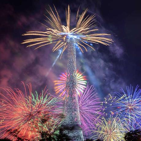 ▷ Cómo celebrar el día de la Bastilla en Francia fireworks-paris-eiffel-tower ▷ Cómo celebrar el día de la Bastilla en Francia