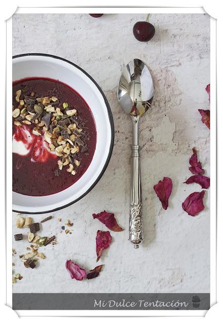 Crema fría de Cerezas con Topping Crujiente Crema fría de Cerezas con Topping Crujiente