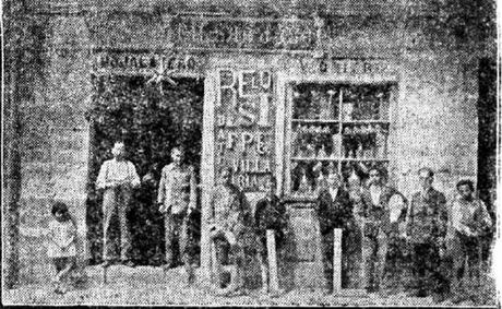De escaparates por la calle Duque de la Victoria en el año 1929