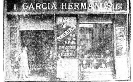 De escaparates por la calle Duque de la Victoria en el año 1929