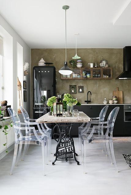 Un minipiso sueco con decoración de India, Grecia e Ibiza