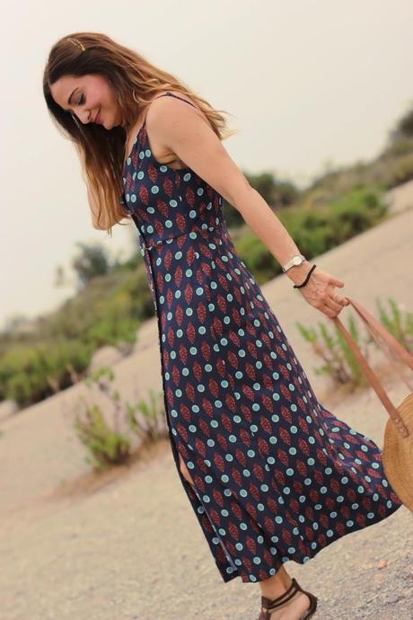 Con vestido largo de Sfera Con vestido largo de Sfera