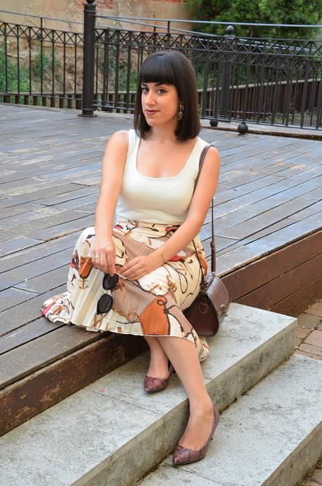 Falda anclas y gafas de Jupitoo.com