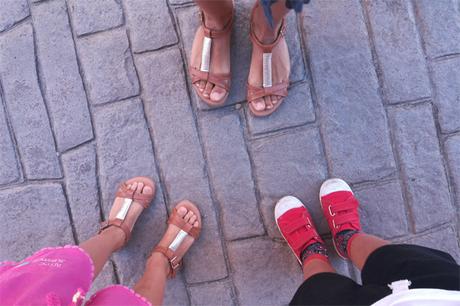 Calzado para los niños en vacaciones: zapatillas y sandalias de verano