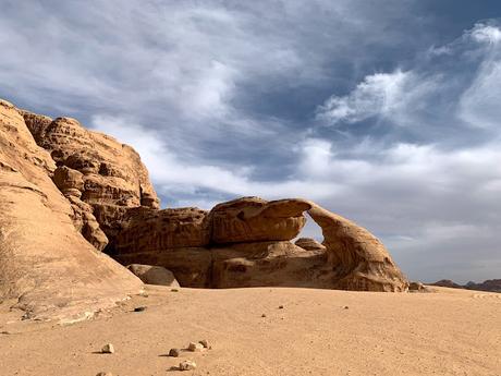 La erosión de la roca deja preciosas formas en el desierto Viajes_Abuelohara_Jordania