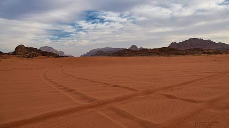Cruce de caminos en el desierto de Wadi Rum Viajes_Abuelohara_Jordania