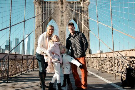 walk-the-brooklyn-bridge-1 ▷ Comente sobre 15 cosas emocionantes para hacer en Nueva York con niños (o sin ellas) por 31 cosas perfectas para hacer en Nueva York con niños: una mezcla de paradas turísticas y aventuras únicas - The Vacation Gals