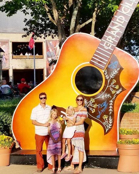 the-grand-ole-opry-show ▷ Comenta 15 cosas increíbles para hacer en Nashville con niños (¡a las que también les encantan los adultos!) Por Las mejores cosas para hacer en familia si visitas Nashville - Las reflexiones aleatorias de Nicki