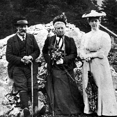 El Padre del Psicoanálisis y su álbum fotográfico Sigmun Freud con su madre y esposa