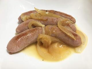 Salchichas al vino blanco