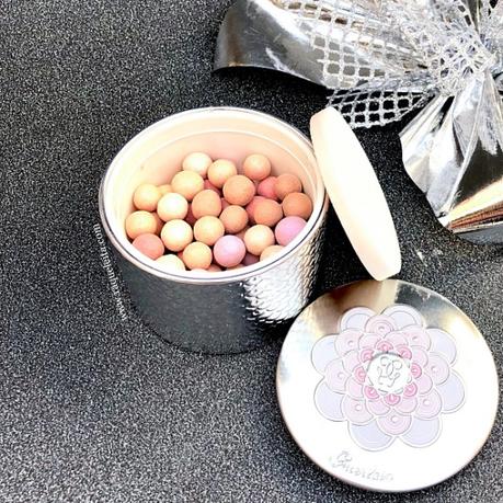 Consigue un Halo Infinito de Luz en la Tez con los Meteoritos de Guerlain Consigue un Halo Infinito de Luz en la Tez con los Meteoritos de Guerlain