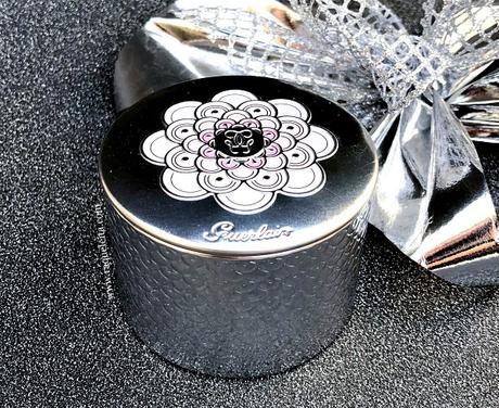 Consigue un Halo Infinito de Luz en la Tez con los Meteoritos de Guerlain Consigue un Halo Infinito de Luz en la Tez con los Meteoritos de Guerlain