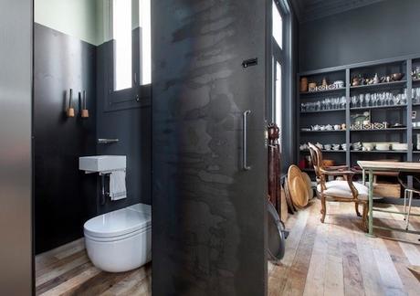 decoralinks | asea en negro y verde agua con sanitarios suspendidos