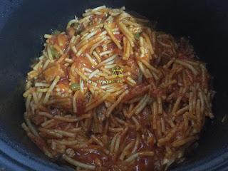 FIDEOS CON CABALLA DE LATA EN OLLA NEWCHEF TASTY