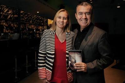 SI ESTO ES UNA MUJER - LORENZO SILVA, NOEMÍ TRUJILLO