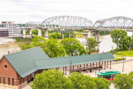 Riverfront-views-Things-to-do-in-Nashville-with-kids-4 ▷ Comente 15 cosas increíbles para hacer en Nashville con niños (¡a los adultos también les encantan!) Visitando Nashville con niños pequeños: cosas importantes que hacer en la ciudad de la música - Viajes con Tykes