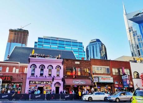 Things-to-do-in-Nashville-with-kids-broadway-1 ▷ Comente 15 cosas increíbles para hacer en Nashville con niños (¡a los adultos también les encantan!) Visitando Nashville con niños pequeños: cosas importantes que hacer en la ciudad de la música - Viajes con Tykes