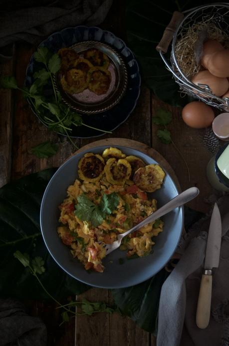 Huevos pericos con tostones #TSViajero2019 {un típico desayuno colombiano}