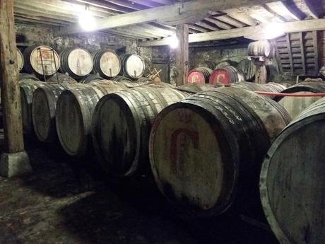 Los blancos de solera montañeses Bodega en Treceño,una de las más antigua de Cantabria, con cubas que datan de 1860.
