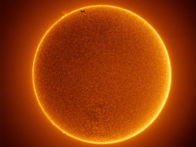 #Tecnologia: LA IMAGEN DEL DÍA: LA #NASA PUBLICÓ EL IMPRESIONANTE PASO DE LA ESTACIÓN ESPACIAL INTERNACIONAL POR DELANTE DEL SOL